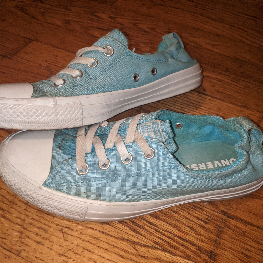 Women's Size 9.5 Low Top Converse Chuck Taylors - Picture 4 of 5